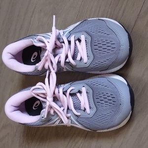 Like NEW Asics Everyday Comfort sneakers 7.5w